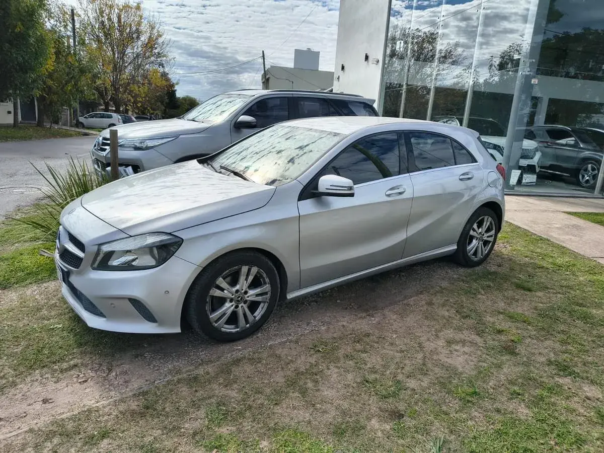 Mercedes-Benz Clase A 2018 1.6 A 200 At Urban B.efficiency 156cv