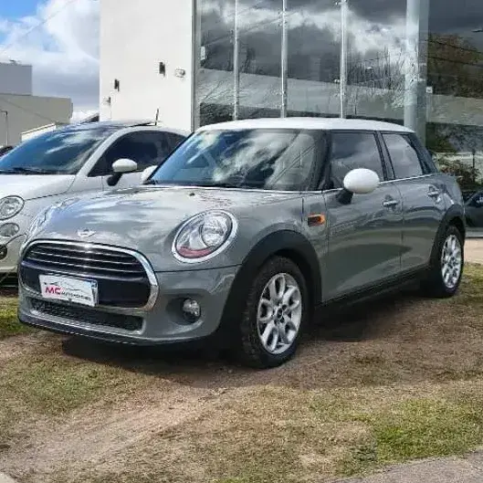 MINI Cooper S 2017 2.0 F55 Look Jcw 192cv